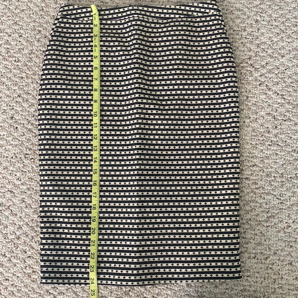 NWOT Pencil Skirt with Pockets - Picture 4 of 8